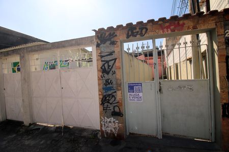 Fachada de casa à venda com 2 quartos, 55m² em Olaria, Rio de Janeiro
