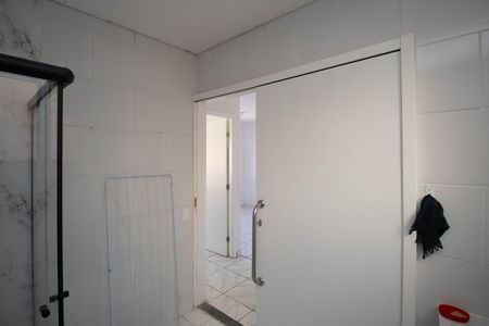 Banheiro de apartamento à venda com 1 quarto, 39m² em Vila Santos, São Paulo