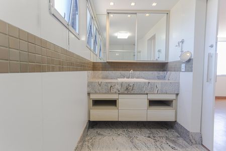 Apartamento à venda com 350m², 4 quartos e 6 vagasBanheiro da Suíte