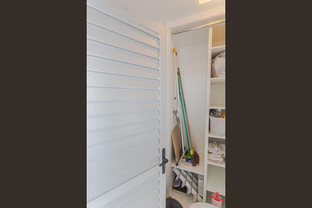 Banheiro de serviço de apartamento à venda com 4 quartos, 350m² em Cidade Nova, Belo Horizonte