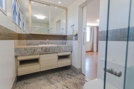 Apartamento à venda com 350m², 4 quartos e 6 vagasBanheiro da Suíte
