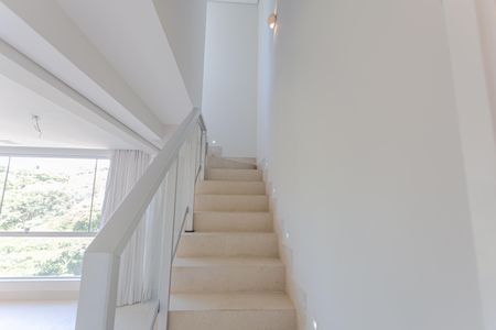 Apartamento à venda com 350m², 4 quartos e 6 vagasEscada de Acesso a Cobertura