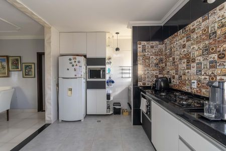Cozinha de apartamento à venda com 4 quartos, 200m² em Heliópolis, Belo Horizonte