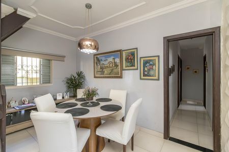 Sala de apartamento à venda com 4 quartos, 200m² em Heliópolis, Belo Horizonte