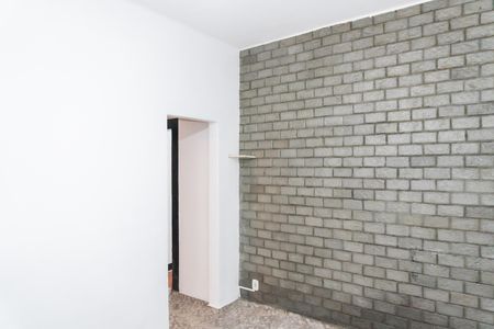 Sala de casa para alugar com 1 quarto, 70m² em Brás de Pina, Rio de Janeiro
