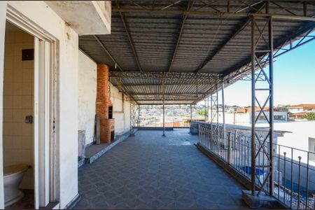 Casa à venda com 287m², 5 quartos e 2 vagas Casa à venda com 287m², 5 quartos e 2 vagasTerraço