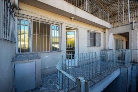 Casa à venda com 287m², 5 quartos e 2 vagas Casa à venda com 287m², 5 quartos e 2 vagasÁrea externa