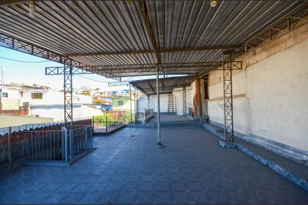 Casa à venda com 287m², 5 quartos e 2 vagas Casa à venda com 287m², 5 quartos e 2 vagasTerraço