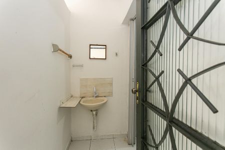 Banheiro de casa de condomínio para alugar com 2 quartos, 80m² em Vila Esperança, São Paulo