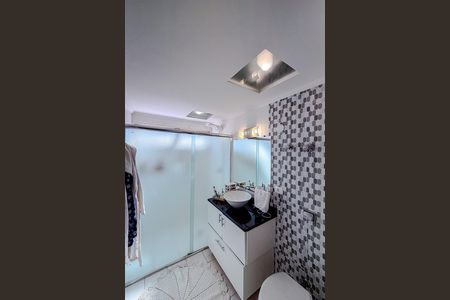 Banheiro de apartamento à venda com 2 quartos, 76m² em Cambuci, São Paulo