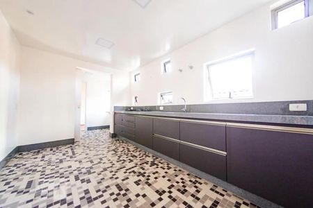 Apartamento para alugar com 156m², 4 quartos e 3 vagas Apartamento para alugar com 156m², 4 quartos e 3 vagasCozinha e Área de Serviço