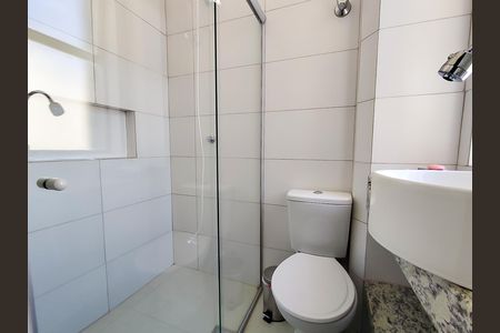 Banheiro de kitnet/studio à venda com 1 quarto, 30m² em Lourdes, Belo Horizonte