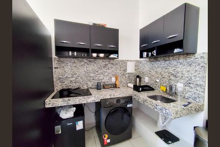 Cozinha de kitnet/studio à venda com 1 quarto, 30m² em Lourdes, Belo Horizonte