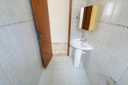 Casa de condomínio para alugar com 60m², 3 quartos e 1 vaga Casa de condomínio para alugar com 60m², 3 quartos e 1 vagaBanheiro