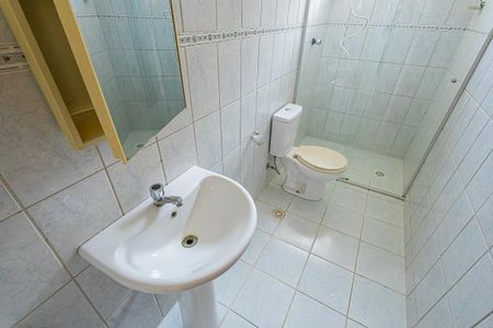 Casa de condomínio para alugar com 60m², 3 quartos e 1 vaga Casa de condomínio para alugar com 60m², 3 quartos e 1 vagaBanheiro