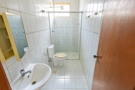 Casa de condomínio para alugar com 60m², 3 quartos e 1 vaga Casa de condomínio para alugar com 60m², 3 quartos e 1 vagaBanheiro