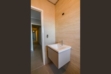 Casa para alugar com 150m², 3 quartos e 2 vagas Casa para alugar com 150m², 3 quartos e 2 vagasBanheiro da Suíte