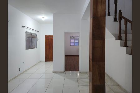 Casa para alugar com 245m², 4 quartos e 1 vaga Casa para alugar com 245m², 4 quartos e 1 vagaSala
