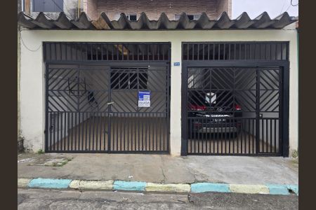 Casa para alugar com 245m², 4 quartos e 1 vaga Casa para alugar com 245m², 4 quartos e 1 vagaFachada