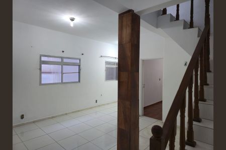 Casa para alugar com 245m², 4 quartos e 1 vaga Casa para alugar com 245m², 4 quartos e 1 vagaSala
