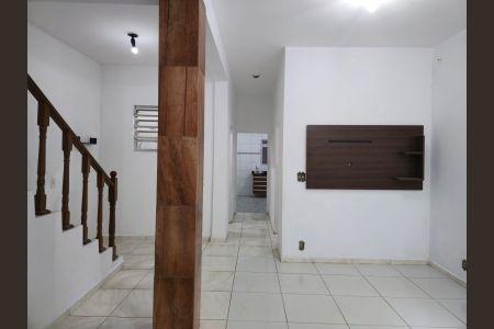 Casa para alugar com 245m², 4 quartos e 1 vaga Casa para alugar com 245m², 4 quartos e 1 vagaSala