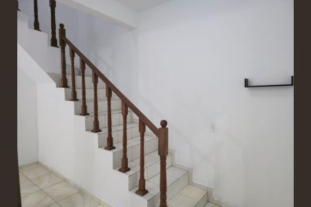 Casa para alugar com 245m², 4 quartos e 1 vaga Casa para alugar com 245m², 4 quartos e 1 vagaSala