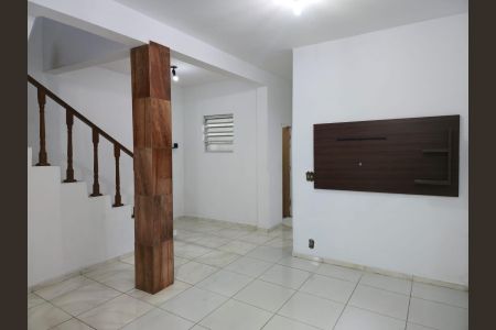 Casa para alugar com 245m², 4 quartos e 1 vaga Casa para alugar com 245m², 4 quartos e 1 vagaSala