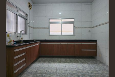 Casa para alugar com 245m², 4 quartos e 1 vaga Casa para alugar com 245m², 4 quartos e 1 vagaCozinha
