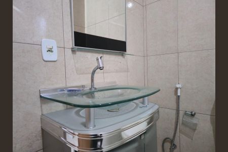 Casa para alugar com 245m², 4 quartos e 1 vaga Casa para alugar com 245m², 4 quartos e 1 vagaBanheiro Social 02