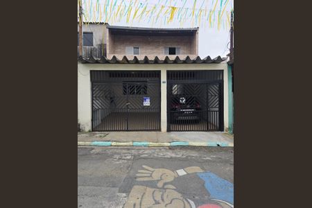 Casa para alugar com 245m², 4 quartos e 1 vaga Casa para alugar com 245m², 4 quartos e 1 vagaFachada