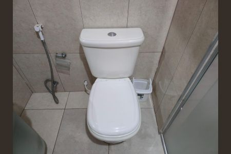Casa para alugar com 245m², 4 quartos e 1 vaga Casa para alugar com 245m², 4 quartos e 1 vagaBanheiro Social 02
