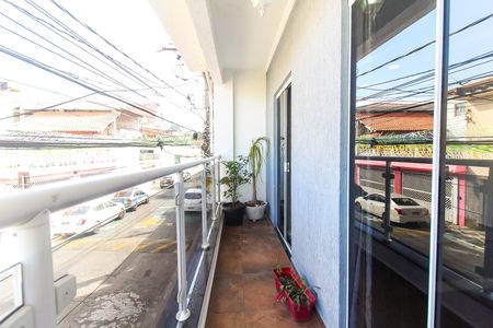 Casa à venda com 250m², 4 quartos e 2 vagas Casa à venda com 250m², 4 quartos e 2 vagasSacada do Quarto 4