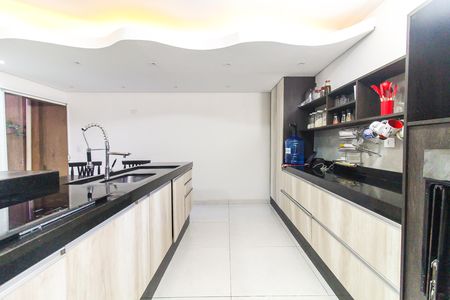 Casa à venda com 250m², 4 quartos e 2 vagas Casa à venda com 250m², 4 quartos e 2 vagasCozinha