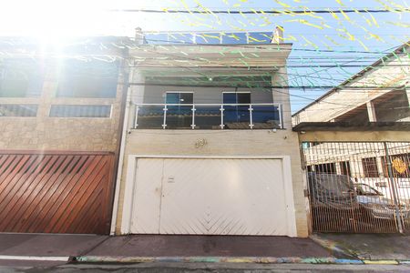 Casa à venda com 250m², 4 quartos e 2 vagas Casa à venda com 250m², 4 quartos e 2 vagasFachada