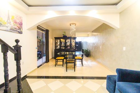 Casa à venda com 250m², 4 quartos e 2 vagas Casa à venda com 250m², 4 quartos e 2 vagasSala e Sala de Jantar