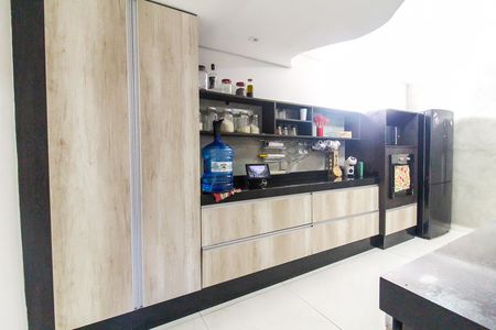 Casa à venda com 250m², 4 quartos e 2 vagas Casa à venda com 250m², 4 quartos e 2 vagasCozinha