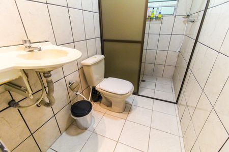 Casa à venda com 250m², 4 quartos e 2 vagas Casa à venda com 250m², 4 quartos e 2 vagasBanheiro 2