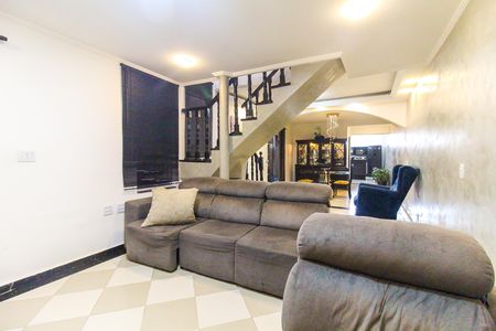 Casa à venda com 250m², 4 quartos e 2 vagas Casa à venda com 250m², 4 quartos e 2 vagasSala e Sala de Jantar