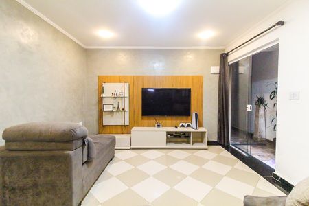 Casa à venda com 250m², 4 quartos e 2 vagas Casa à venda com 250m², 4 quartos e 2 vagasSala e Sala de Jantar