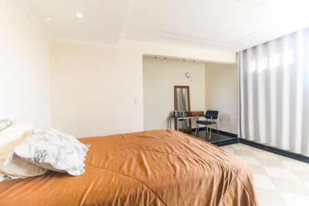 Casa à venda com 250m², 4 quartos e 2 vagas Casa à venda com 250m², 4 quartos e 2 vagasSuíte