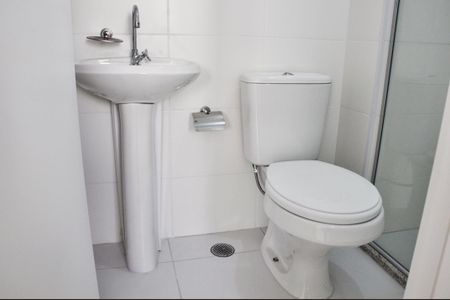Apartamento para alugar com 32m², 2 quartos e sem vaga Apartamento para alugar com 32m², 2 quartos e sem vagaDetalhe - Banheiro Social