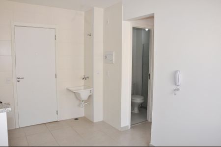 Apartamento para alugar com 32m², 2 quartos e sem vaga Apartamento para alugar com 32m², 2 quartos e sem vagaDetalhe - Cozinha Americana com Área de Serviço
