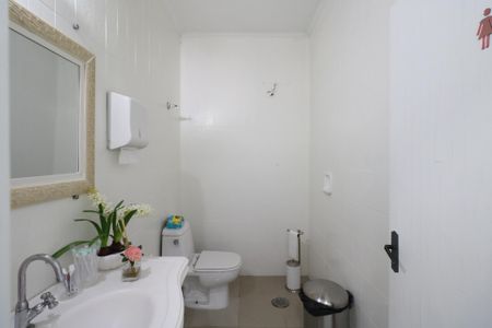 Casa para alugar com 138m², 2 quartos e 1 vaga Casa para alugar com 138m², 2 quartos e 1 vagaBanheiro