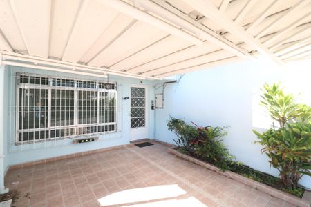 Casa para alugar com 138m², 2 quartos e 1 vaga Casa para alugar com 138m², 2 quartos e 1 vagaGaragem