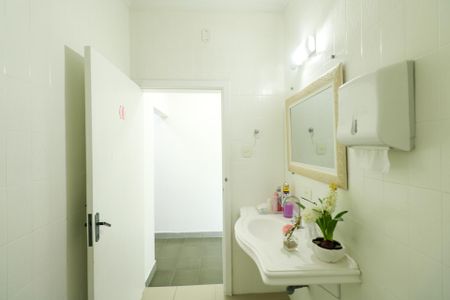Casa para alugar com 138m², 2 quartos e 1 vaga Casa para alugar com 138m², 2 quartos e 1 vagaBanheiro