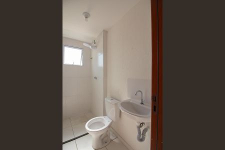 Banheiro de apartamento para alugar com 2 quartos, 55m² em Nacional, Contagem