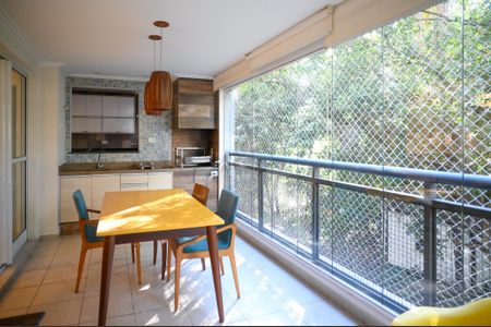 Apartamento à venda com 133m², 3 quartos e 2 vagas Apartamento à venda com 133m², 3 quartos e 2 vagasVaranda
