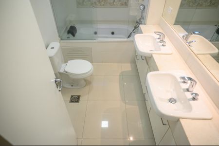 Apartamento à venda com 133m², 3 quartos e 2 vagas Apartamento à venda com 133m², 3 quartos e 2 vagasBanheiro da Suíte 3