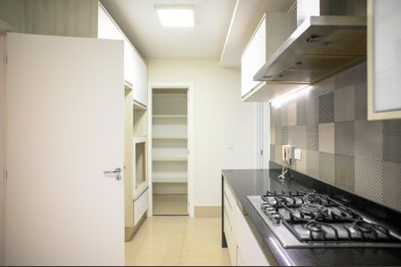 Apartamento à venda com 133m², 3 quartos e 2 vagas Apartamento à venda com 133m², 3 quartos e 2 vagasCozinha