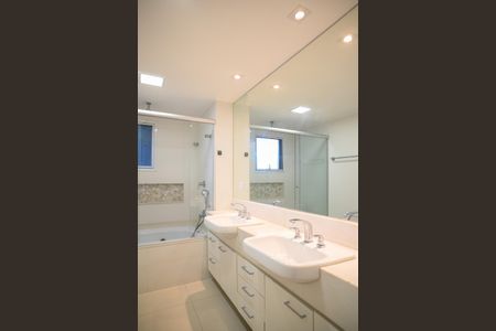 Apartamento à venda com 133m², 3 quartos e 2 vagas Apartamento à venda com 133m², 3 quartos e 2 vagasBanheiro da Suíte 3